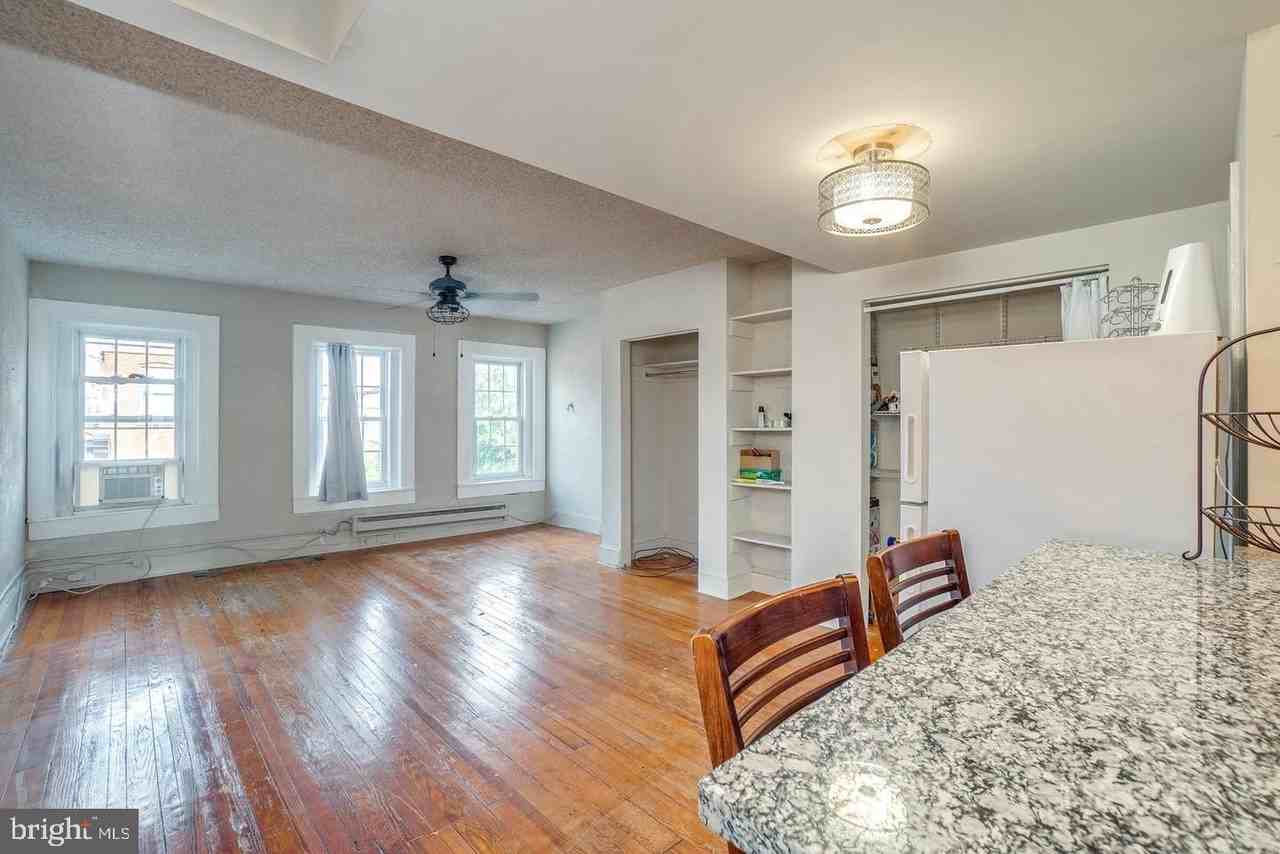 1420 Light St #1R - Photo 2 of 8