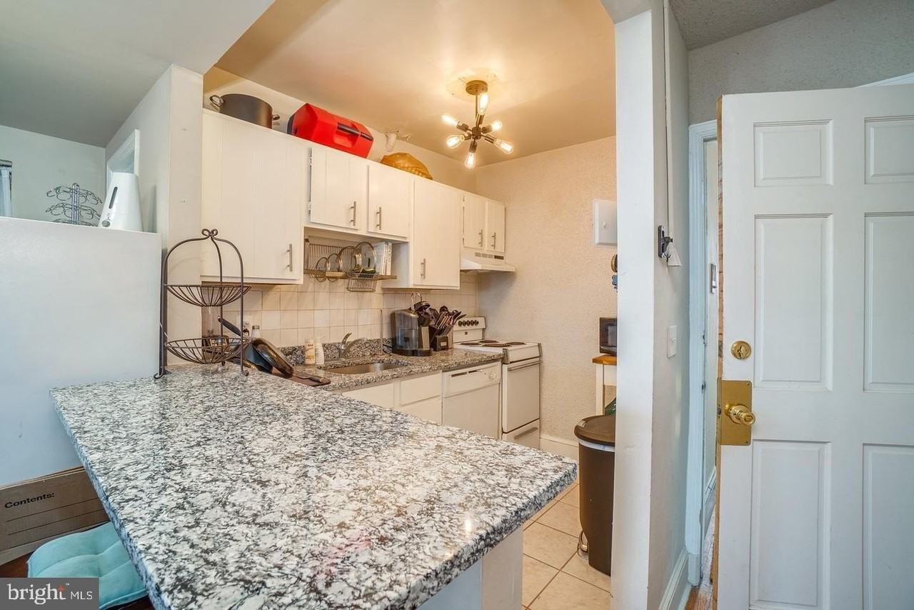 1420 Light St #1R - Photo 4 of 8