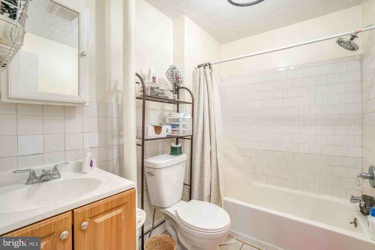 1420 Light St #1R - Photo 6 of 8