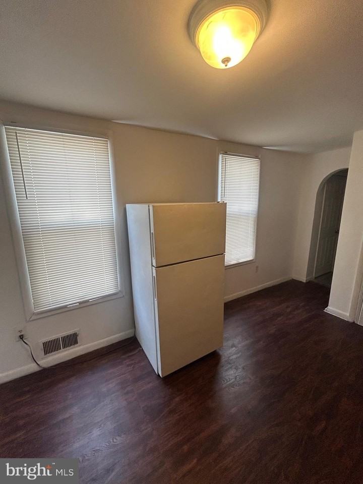 3569 4th St - Photo 4 of 9