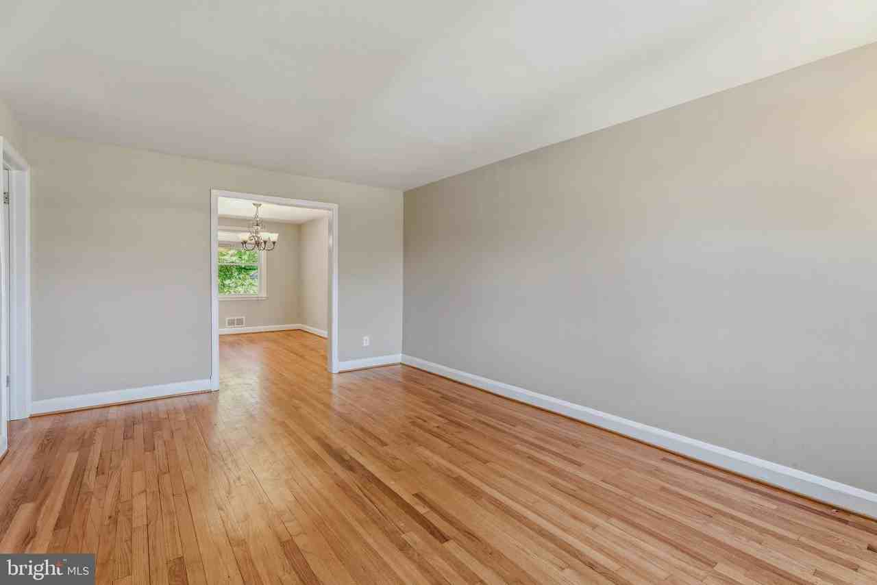 586 Lucia Ave - Photo 4 of 33