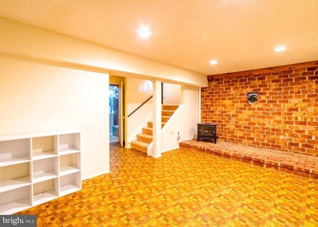 249 Canfield Ter - Photo 5 of 7