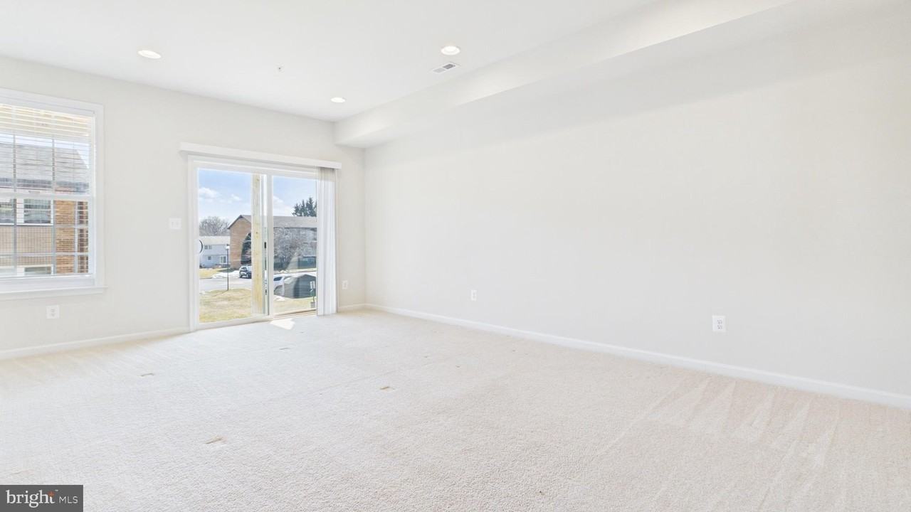 33 Chester Ct - Photo 3 of 45