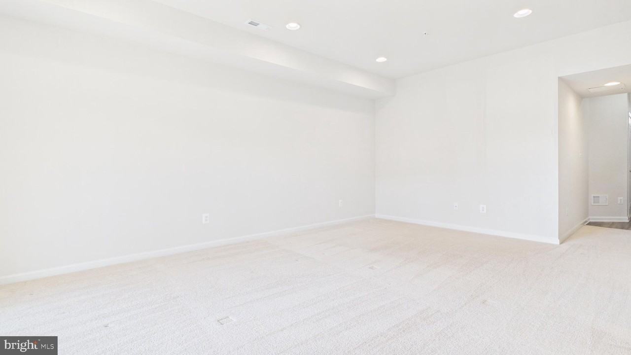33 Chester Ct - Photo 7 of 45