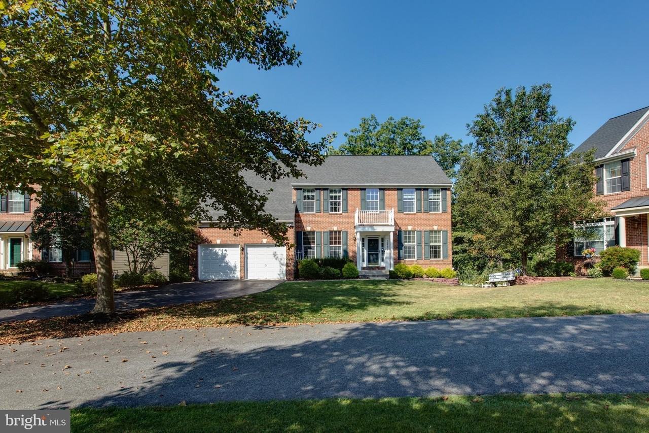 2191 Oak Forest Dr - Photo 2 of 50