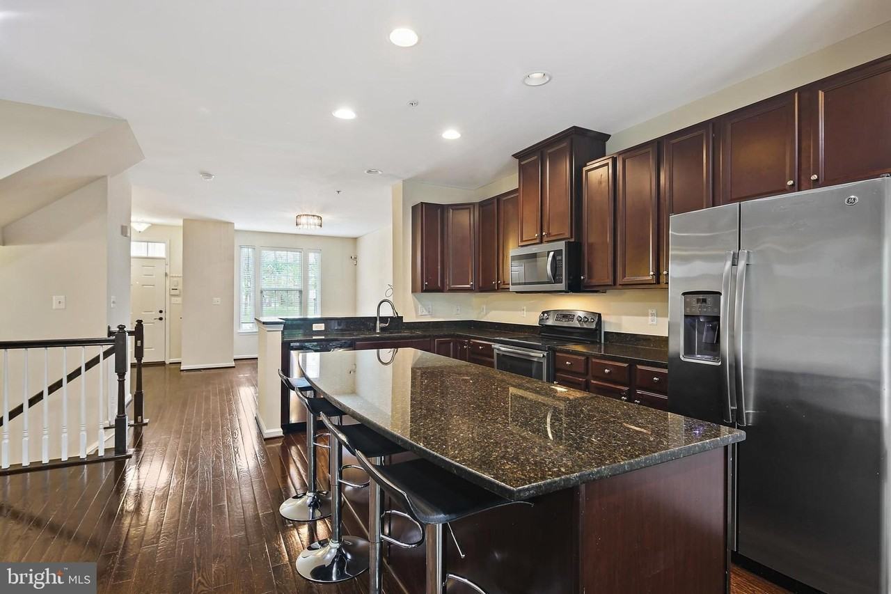 11675 Emerald Green Dr - Photo 3 of 35
