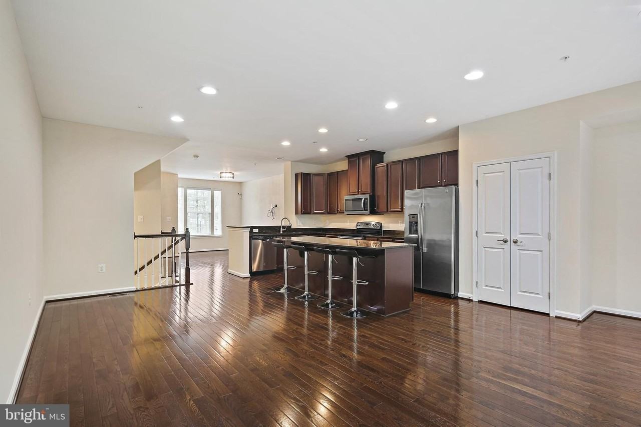 11675 Emerald Green Dr - Photo 4 of 35