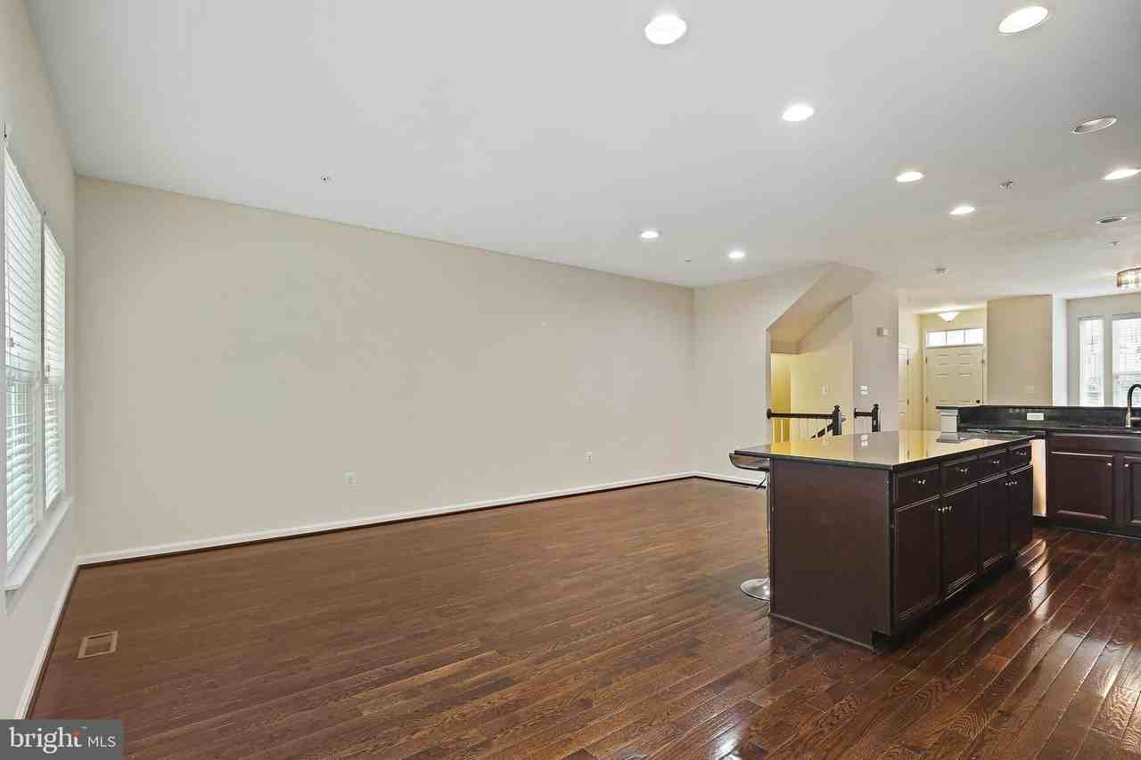11675 Emerald Green Dr - Photo 5 of 35