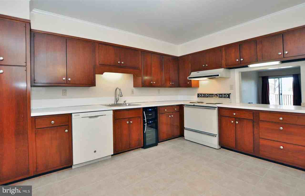 4847 Sangamore Rd #24 - Photo 7 of 31