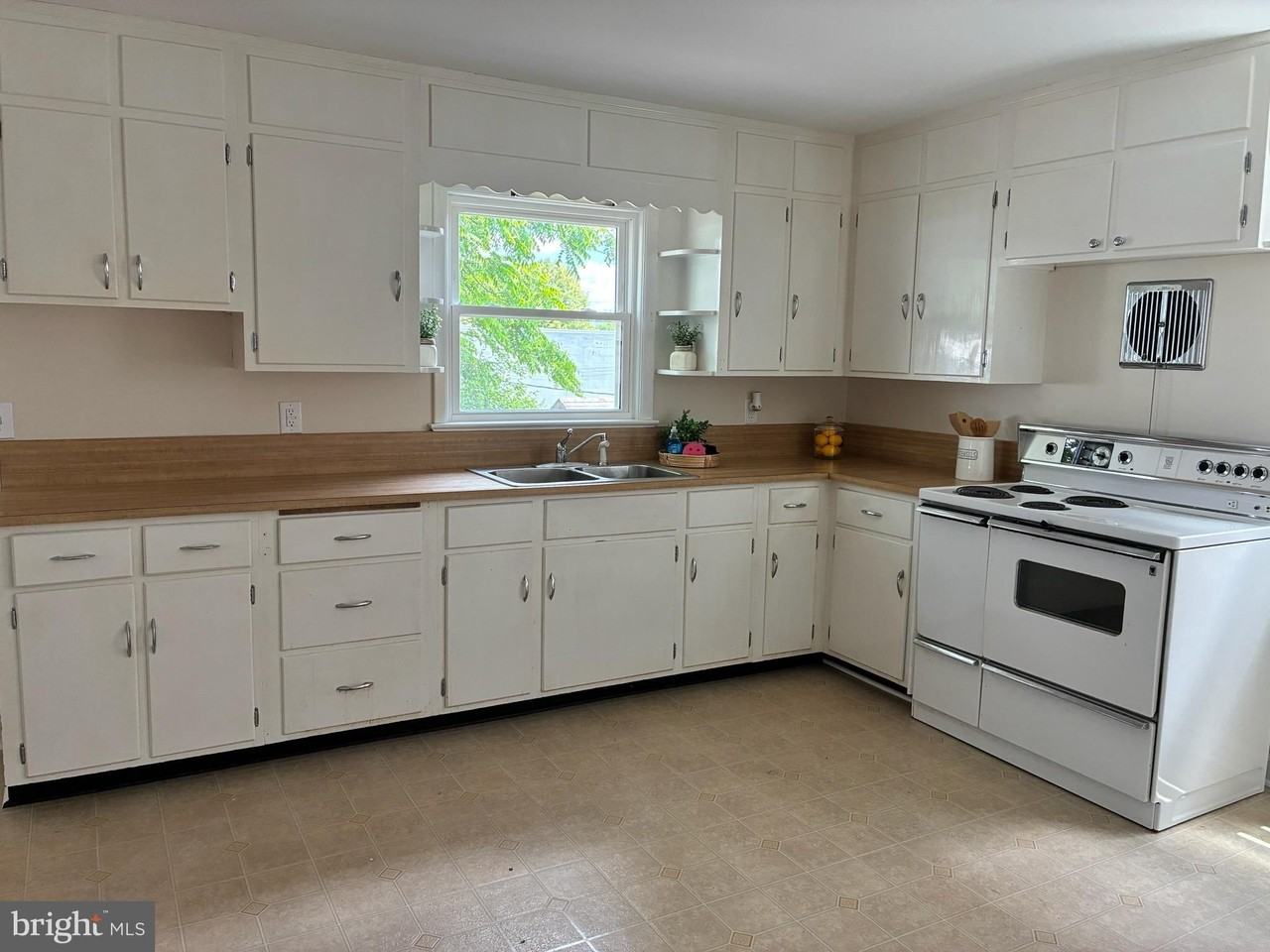 612 Frederick St - Photo 3 of 13