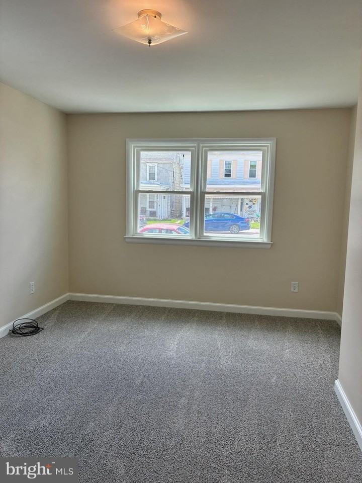 612 Frederick St - Photo 7 of 13
