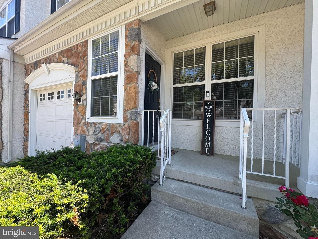 37 Weaver Dr - Photo 2 of 16