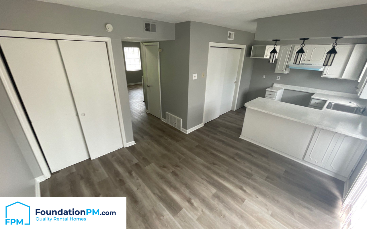 992 University St #1 - Photo 3 of 11