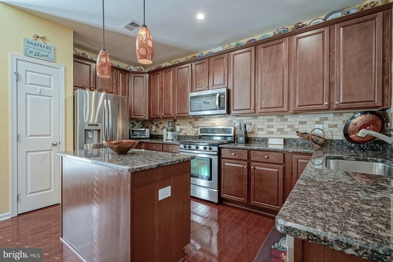 474 Aura Rd - Photo 5 of 33