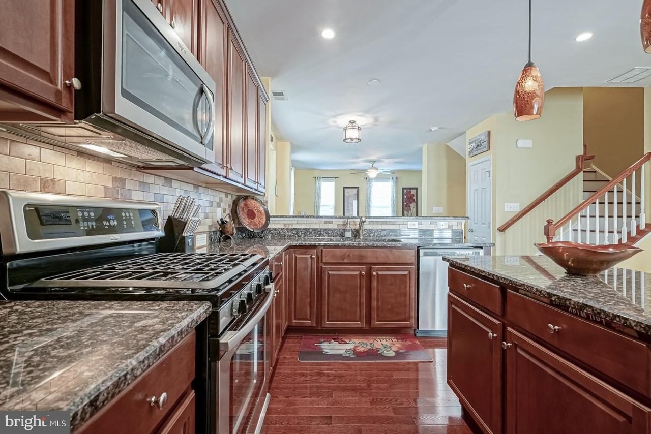 474 Aura Rd - Photo 7 of 33