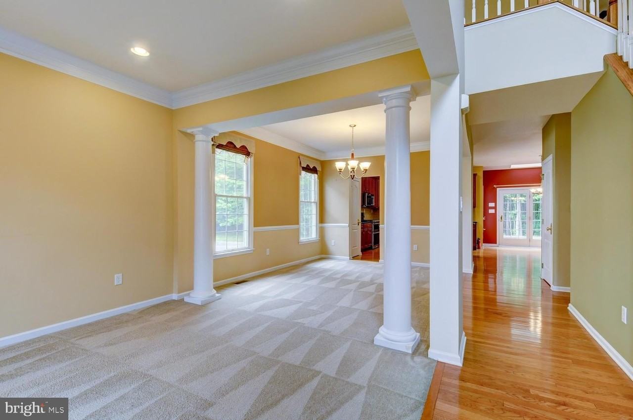 45 Lockwood Dr - Photo 4 of 50