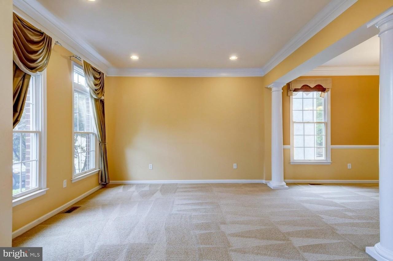 45 Lockwood Dr - Photo 5 of 50