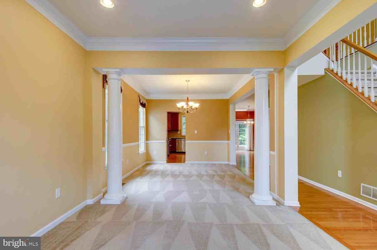 45 Lockwood Dr - Photo 6 of 50