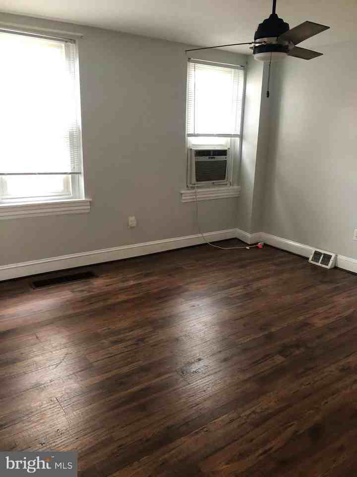 237 Chestnut Ave - Photo 4 of 16