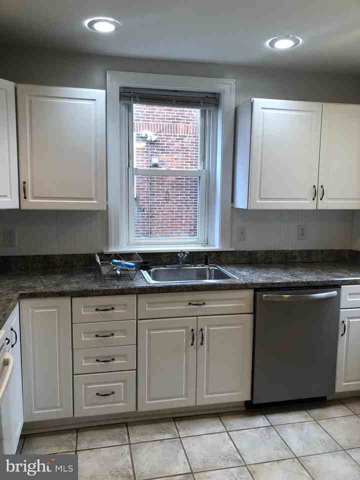 237 Chestnut Ave - Photo 6 of 16