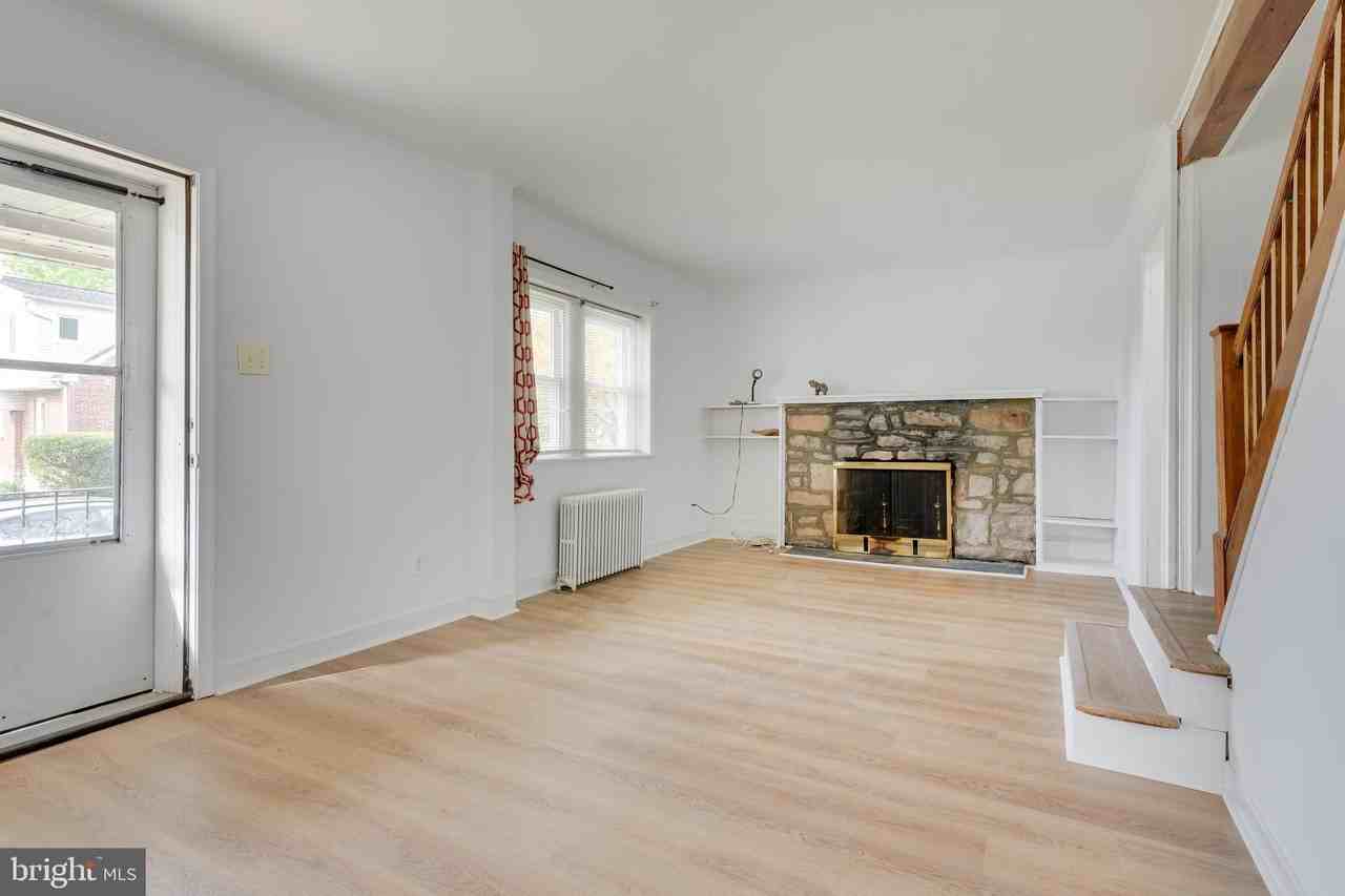 429 Manor Ave - Photo 4 of 15