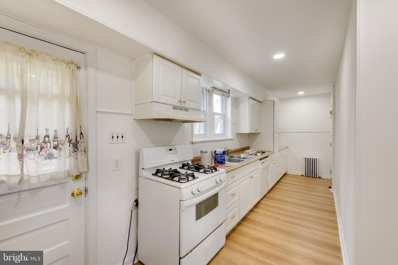 429 Manor Ave - Photo 6 of 15