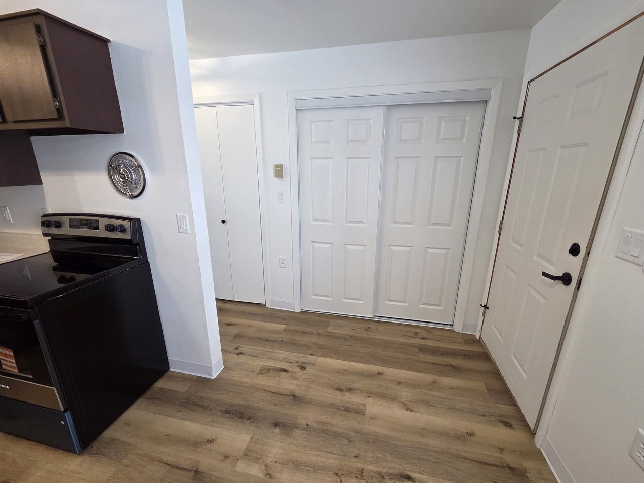300 Dewey St #5 - Photo 3 of 16
