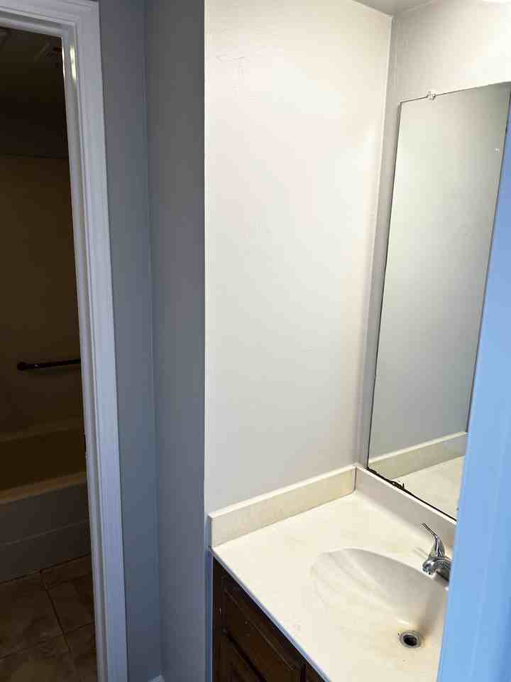 12923 E 28th Pl - Photo 2 of 13