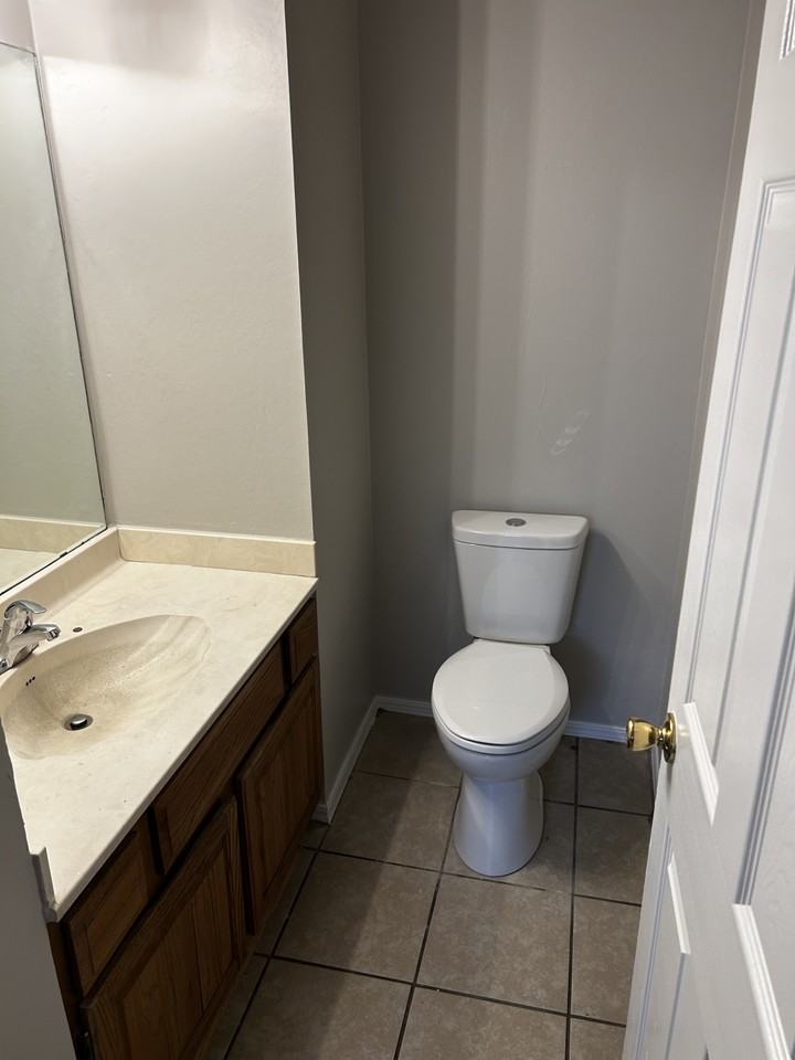 12923 E 28th Pl - Photo 4 of 13