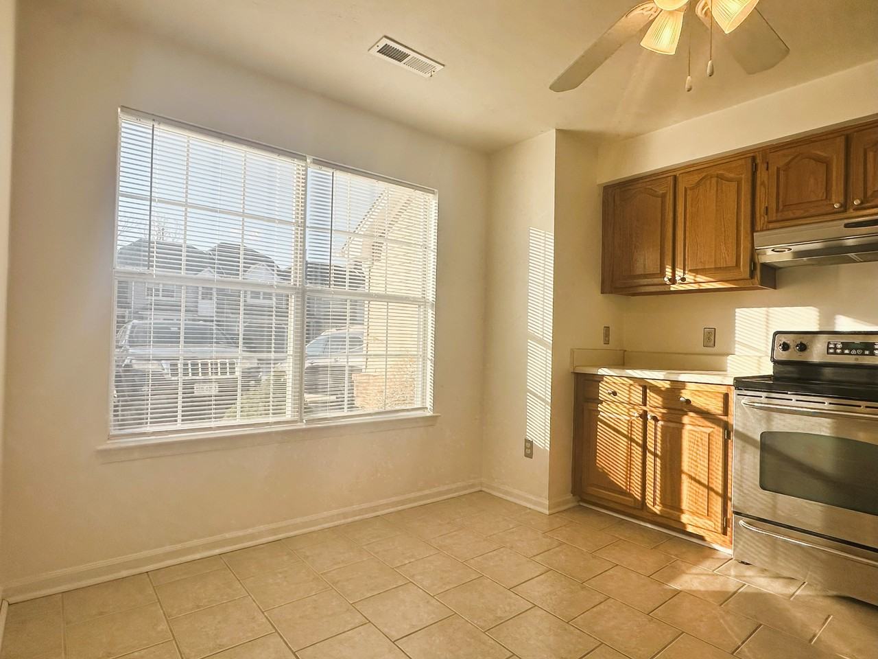1812 Abbotsbury Way #1 - Photo 4 of 34