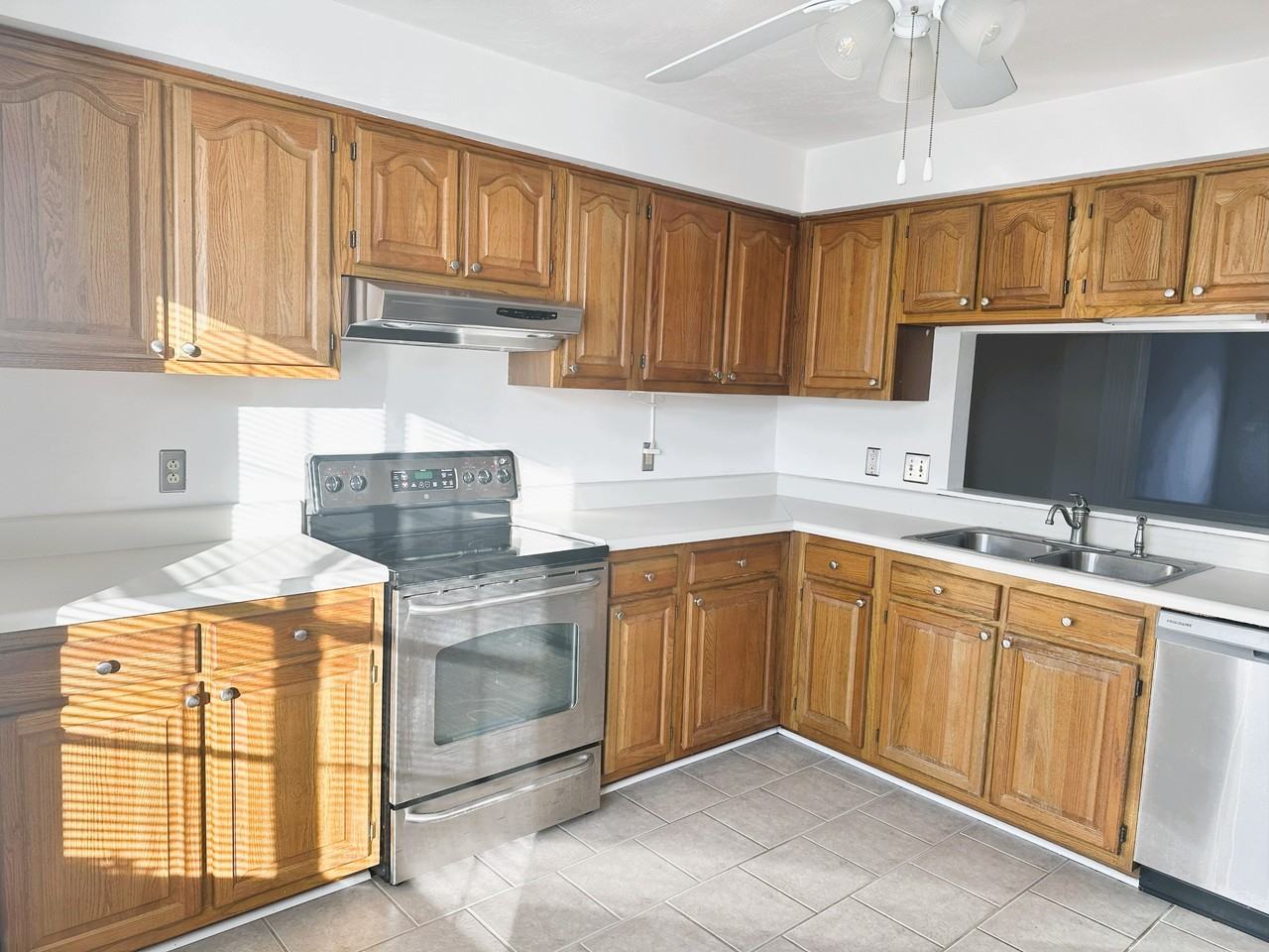 1812 Abbotsbury Way #1 - Photo 5 of 34