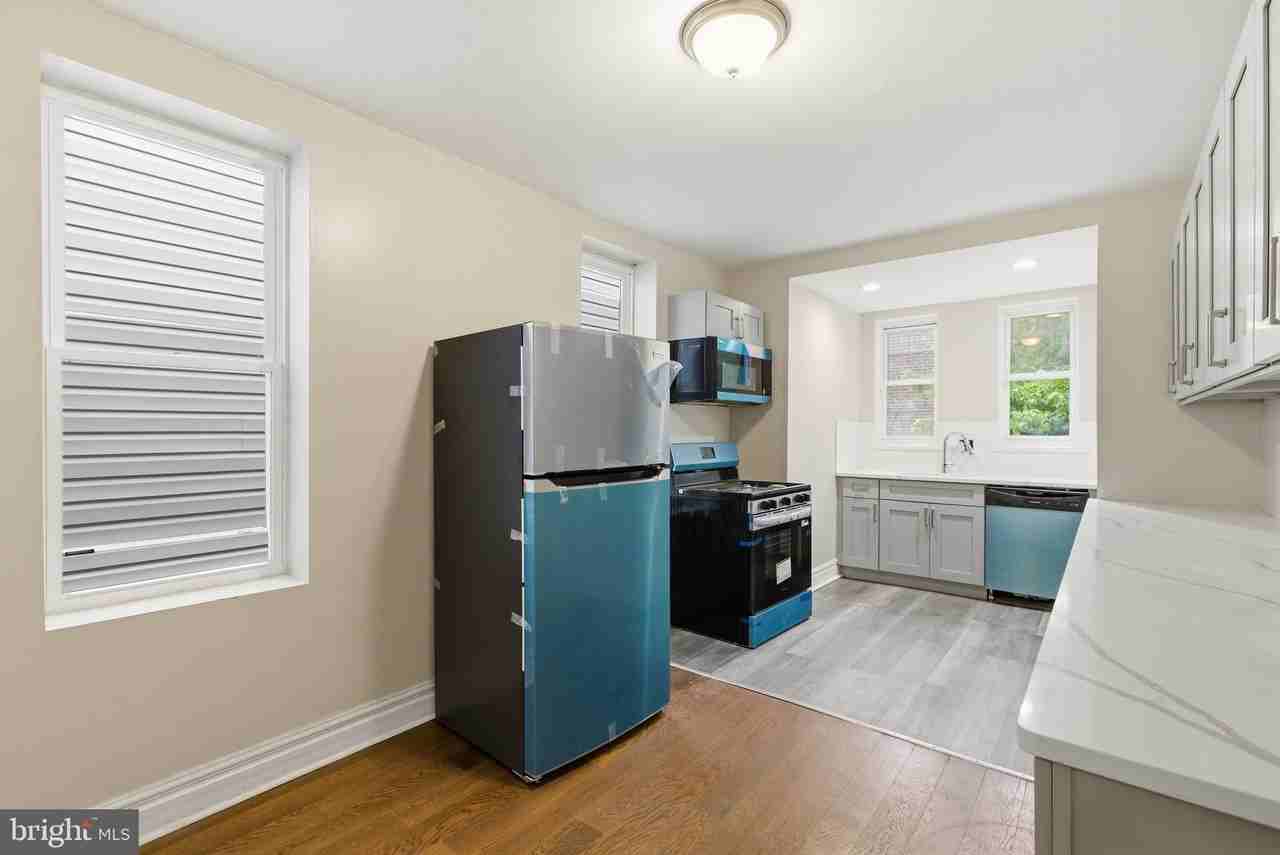 632 W Cumberland St #2 - Photo 2 of 15