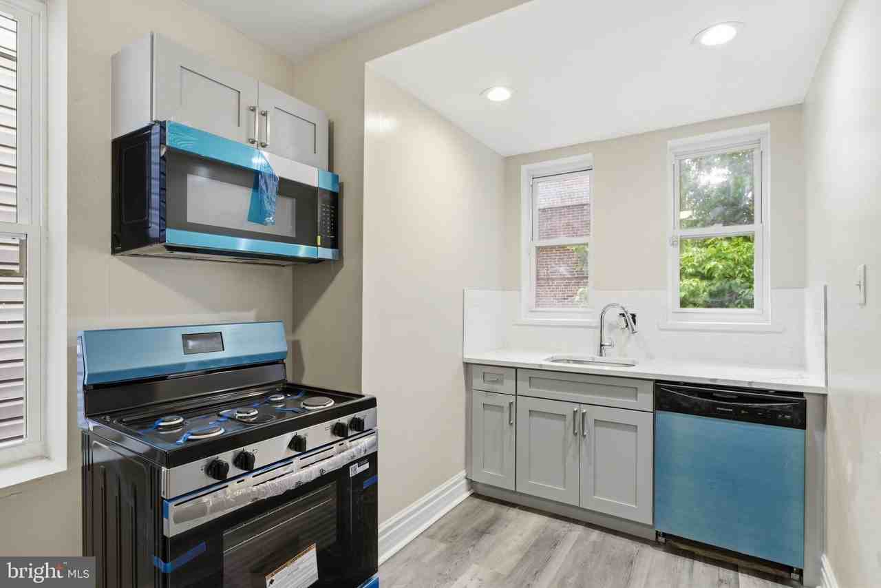 632 W Cumberland St #2 - Photo 3 of 15