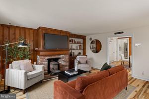 featured image of 4717 Almond St ## 19