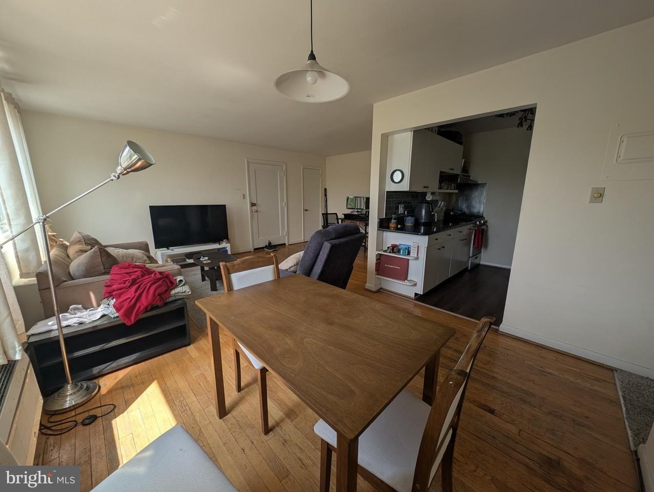 2059 N Woodstock St #306 - Photo 4 of 10
