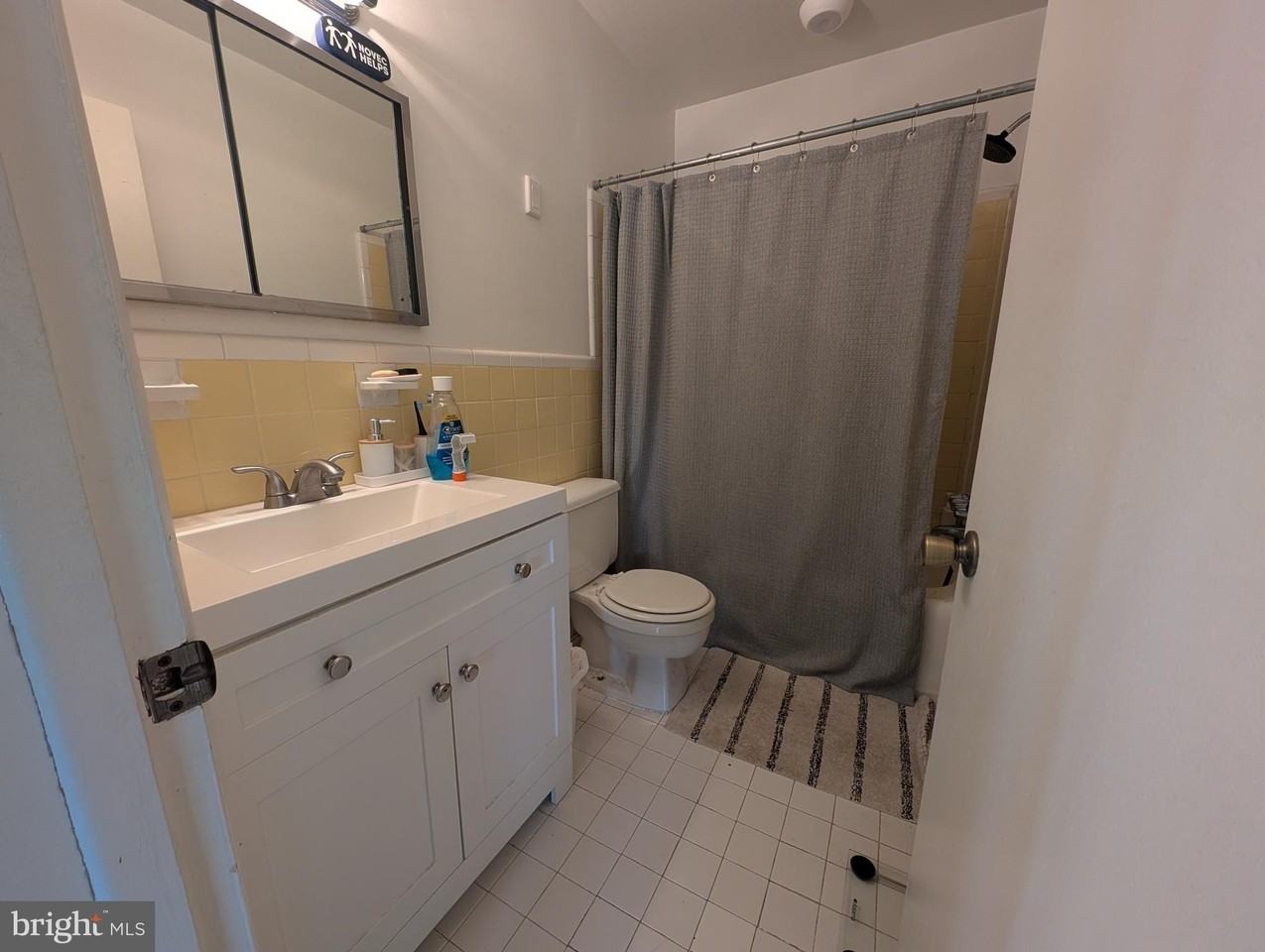 2059 N Woodstock St #306 - Photo 7 of 10