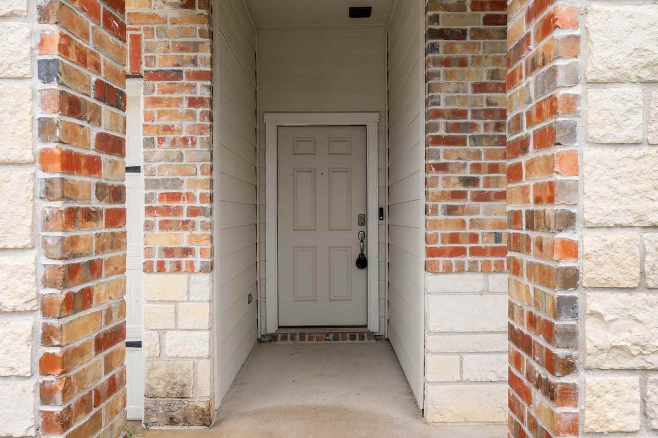 1142 Natchez Dr - Photo 6 of 48