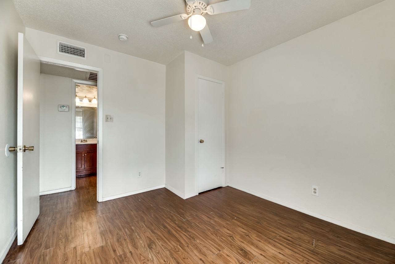 106 E Cedar St #8 - Photo 6 of 12