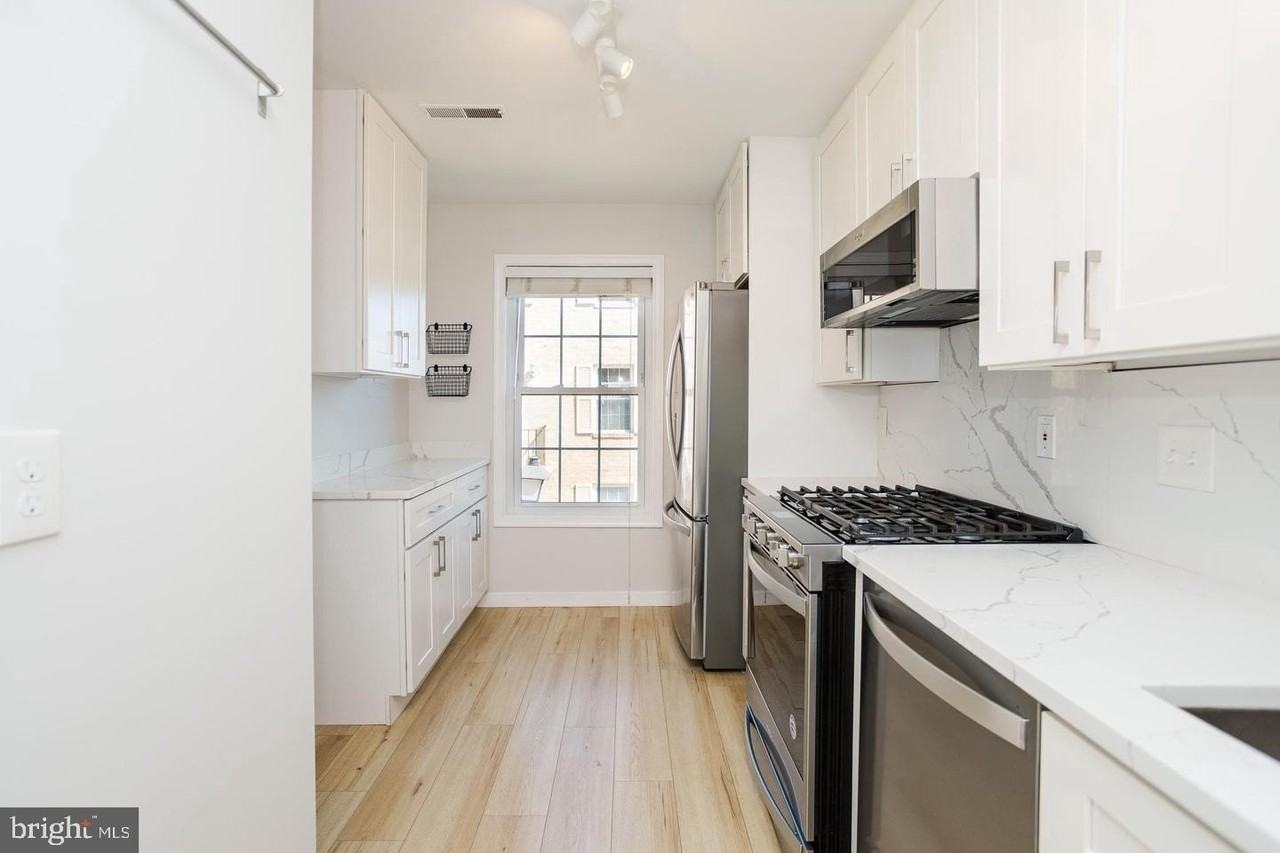 933 S Rolfe St #2 - Photo 3 of 23