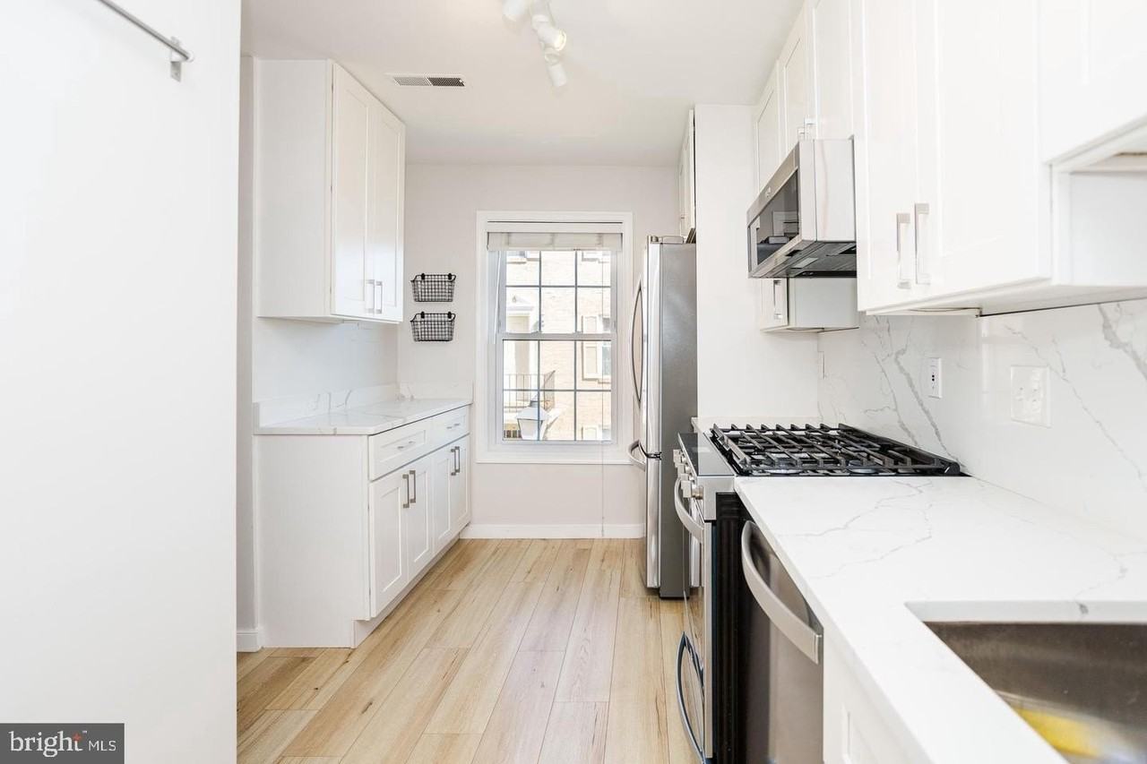933 S Rolfe St #2 - Photo 5 of 23