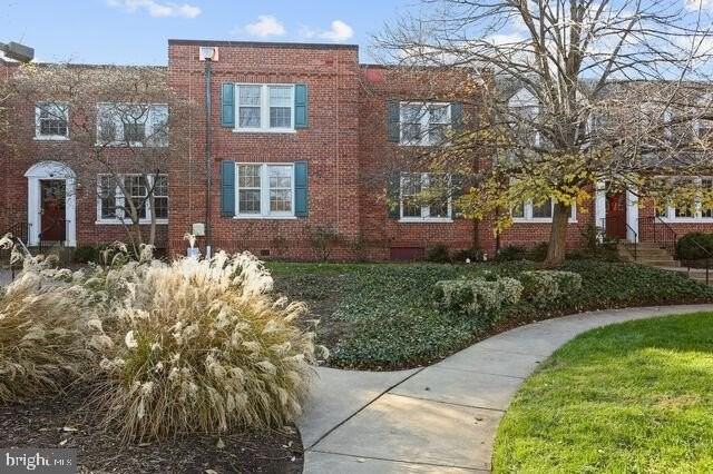 1742 N Rhodes St #5-306 - Photo 4 of 15