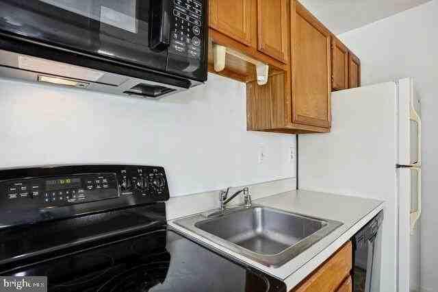 1742 N Rhodes St #5-306 - Photo 7 of 15