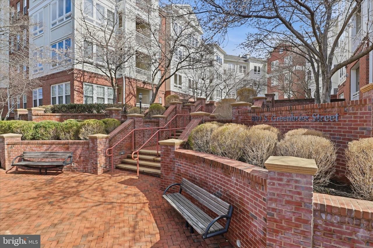 801 S Greenbrier St #103 - Photo 5 of 33
