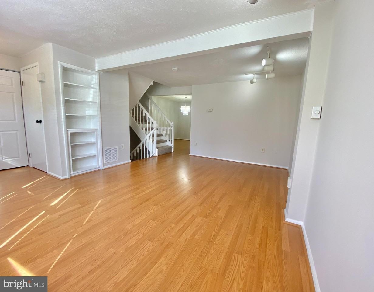 6212 Hillside Rd - Photo 3 of 36