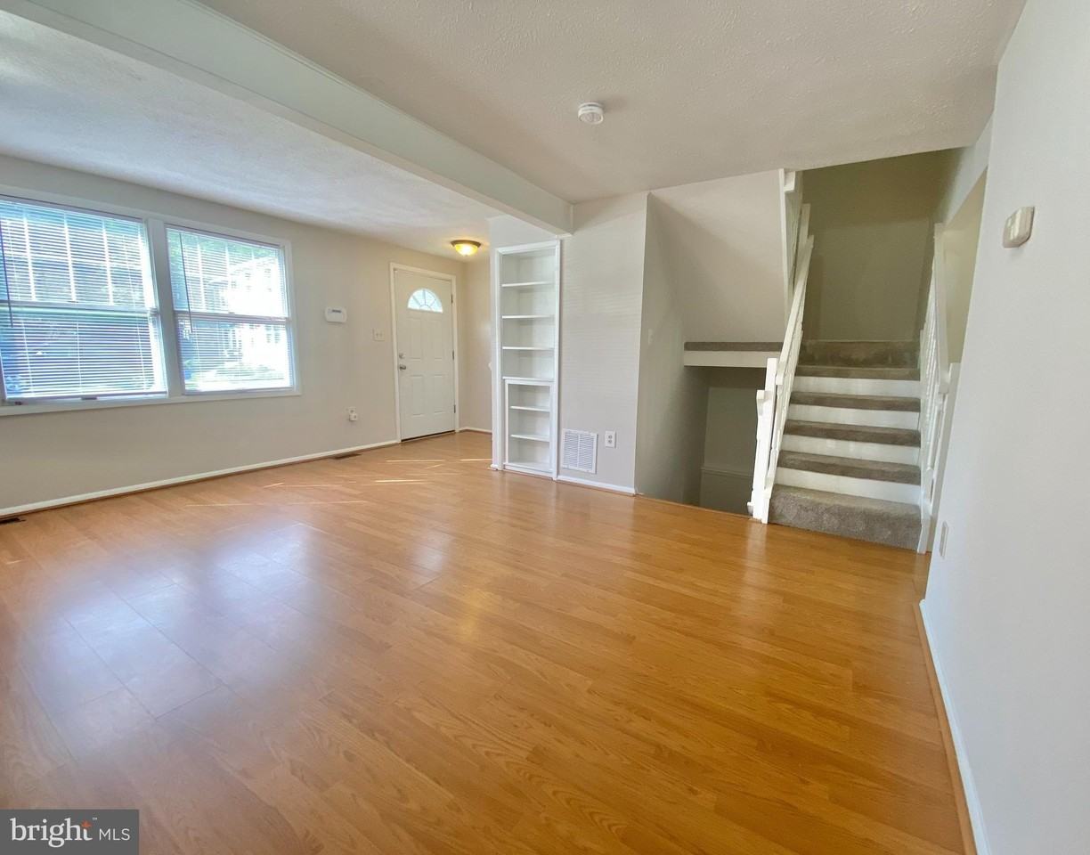 6212 Hillside Rd - Photo 4 of 36
