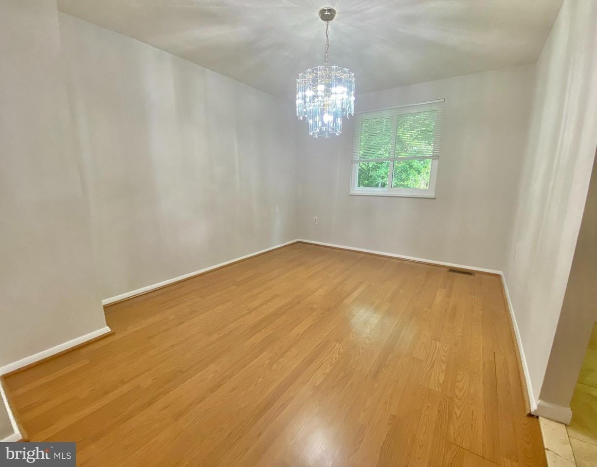 6212 Hillside Rd - Photo 6 of 36