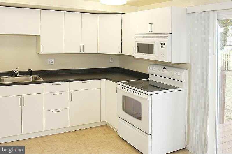 1260 Wilshire Dr - Photo 7 of 15