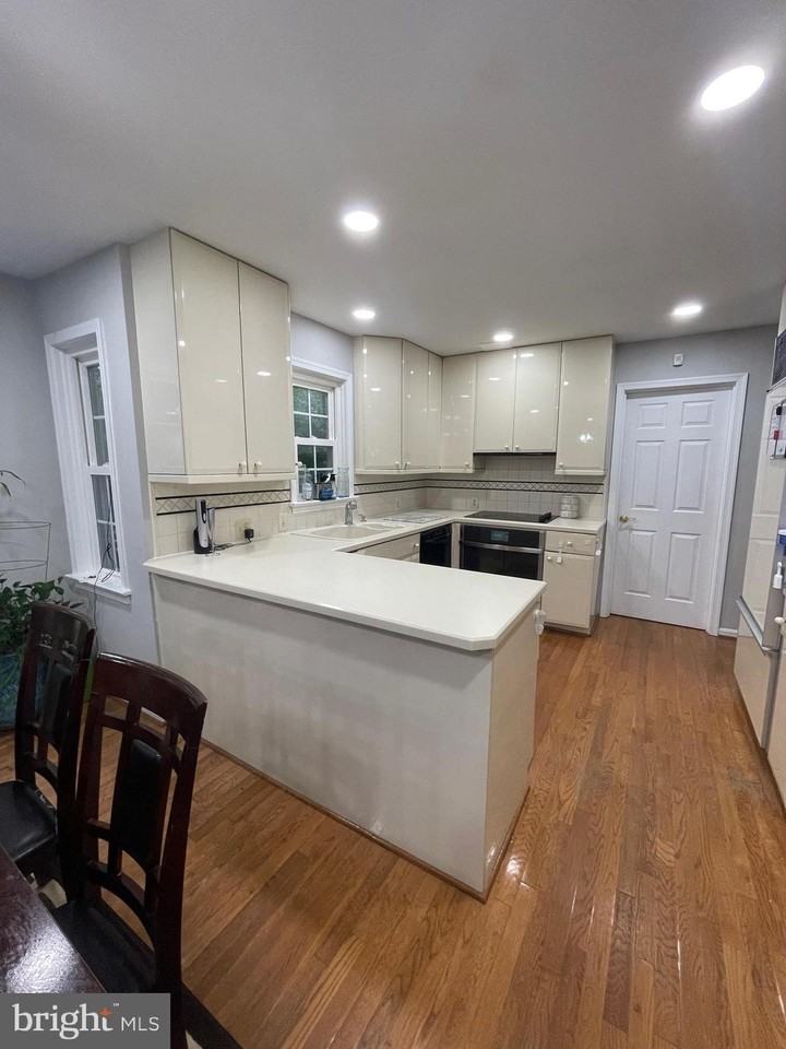 9025 Streamview Ln - Photo 4 of 35
