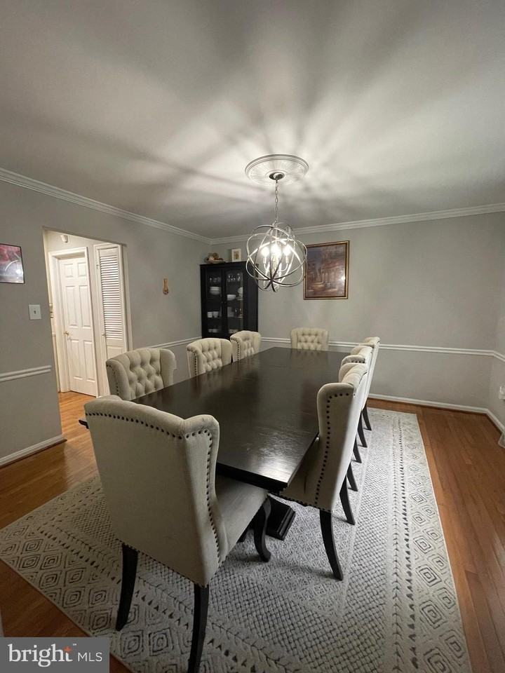 9025 Streamview Ln - Photo 5 of 35