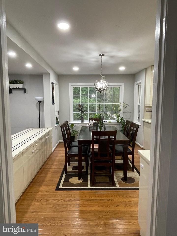 9025 Streamview Ln - Photo 6 of 35